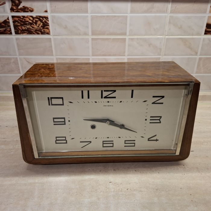 Часы настольные, каминные.