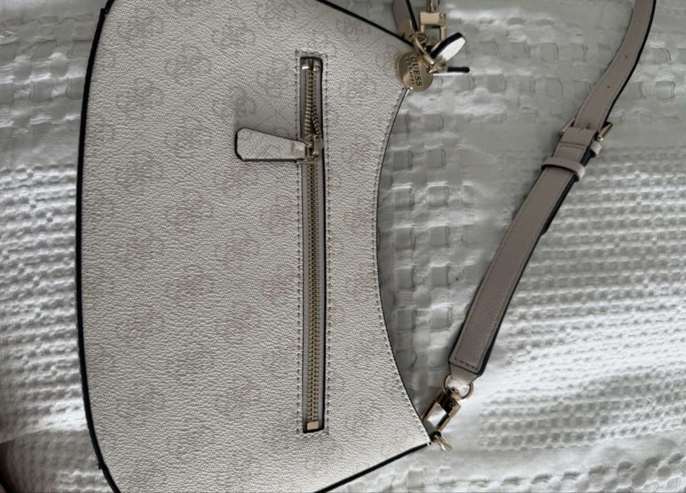 Сумка багет Guess
