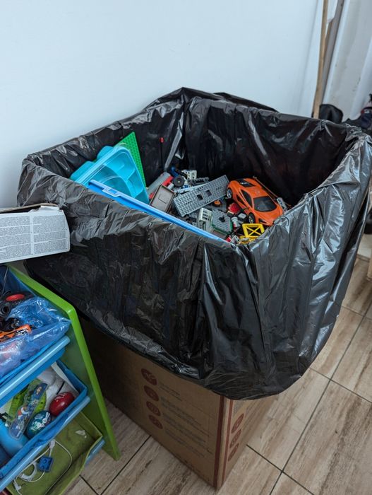 Vand piese lego si manuale