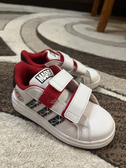 Детски кожени маратонки Adidas Marvel
