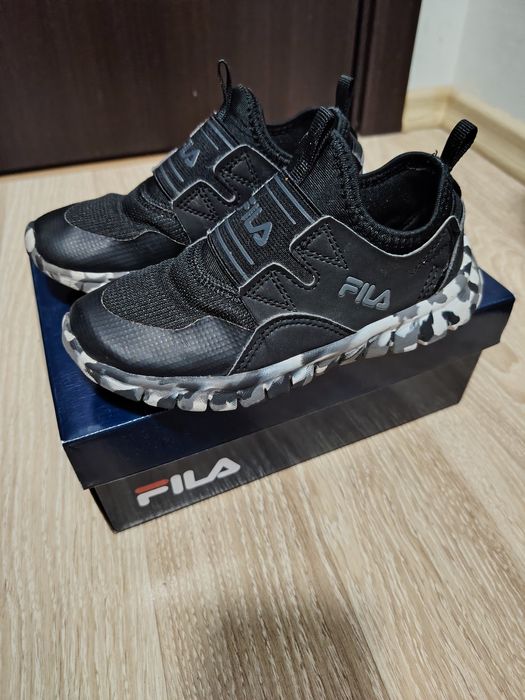 Много запазени детски маратонки Фила