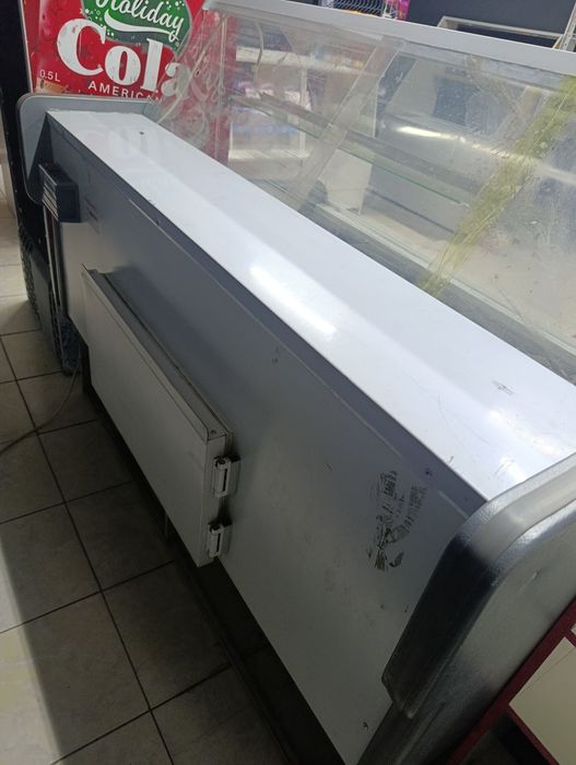 Продам витринный холодильник