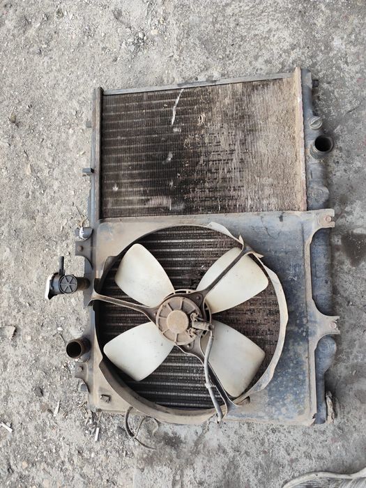 Радиатор охлаждения двигателя Мазда 626