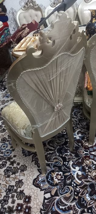 Продается стол и стулья комплект на 14 персон