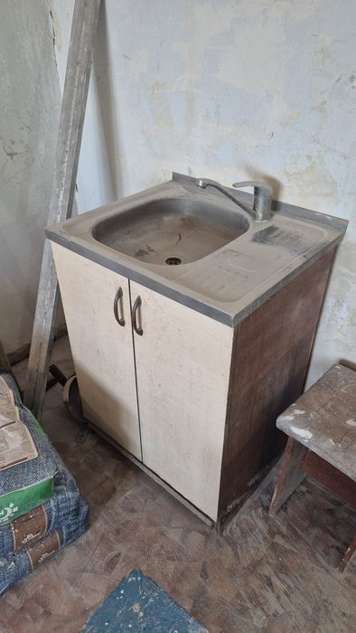 Продам шкаф с раковиной для кухни