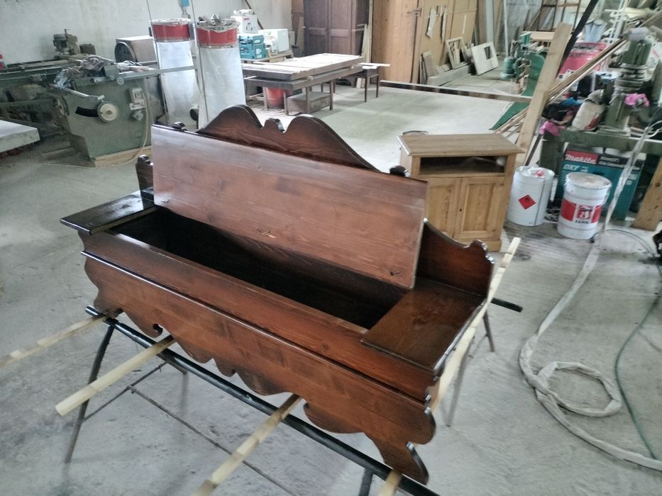 De vânzare mobila veche din lemn masiv restaurata