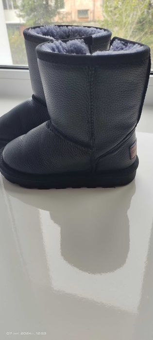 Продам детскую обувь