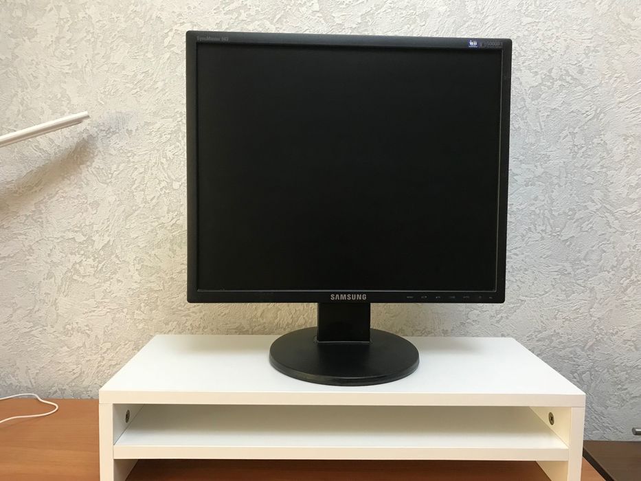 Монитор Samsung 19 дюймов
