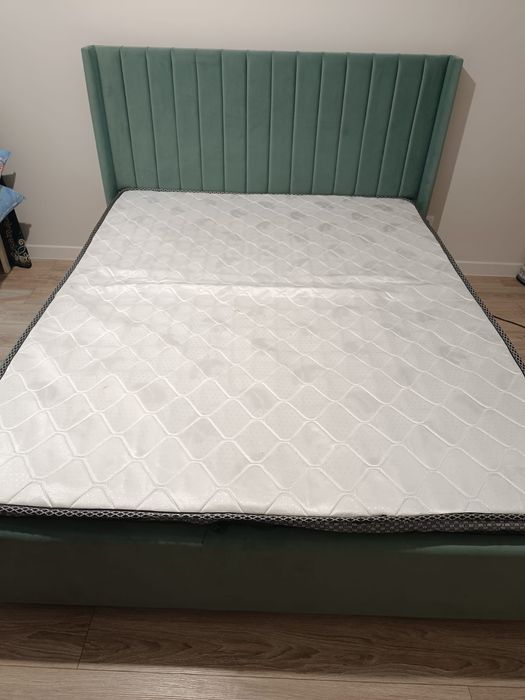 Продам кровать с матрасом