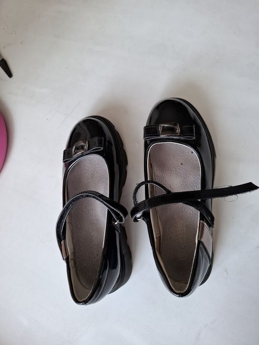 Пртдам школьные туфли