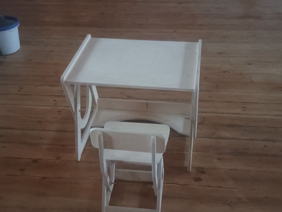Растущий стол и стул