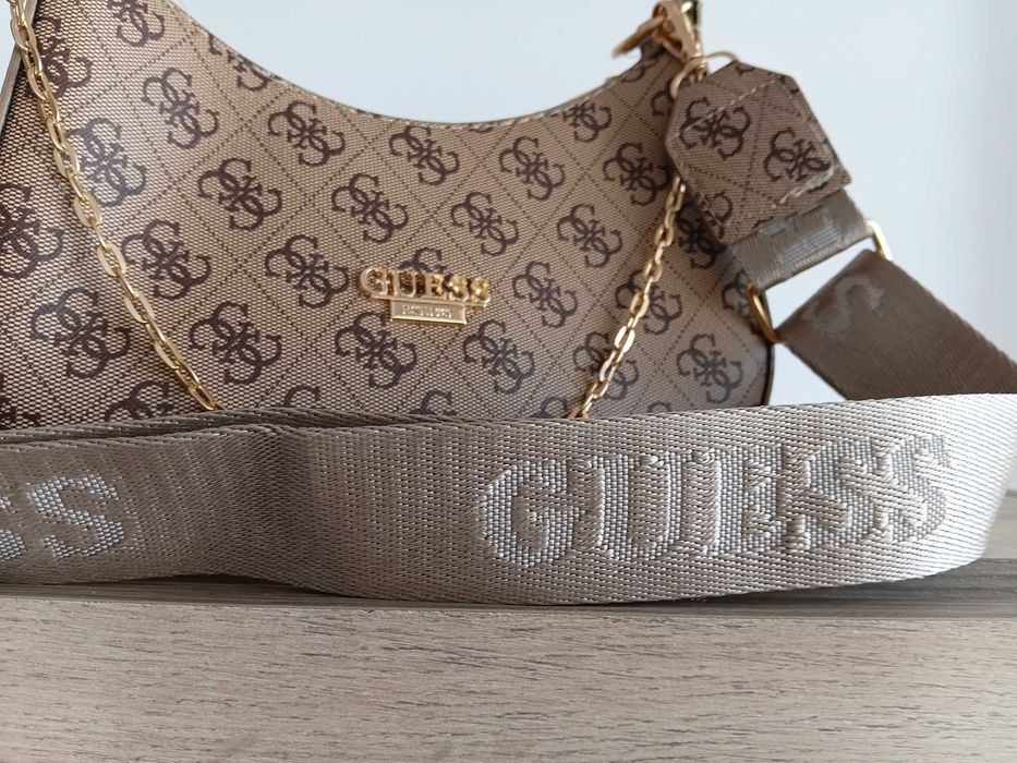 Geanta Guess de mana