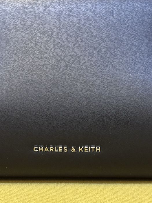 Сумка Charles & Keith женская