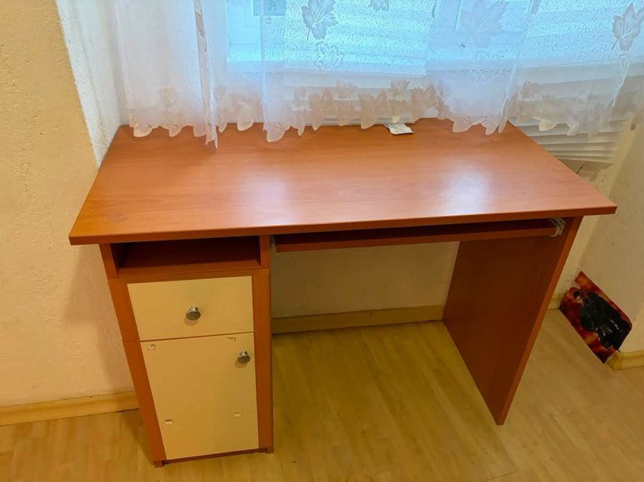 Бюро за детска стая