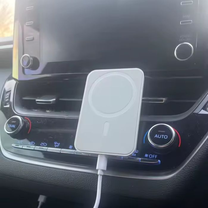 ВЕЧЕ ИМА И БЕЛИ!Magsafe безжично зарядно и стойка за кола БОНУС Кабел