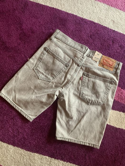 Продавам мъжки къси панталони Levi’s 405