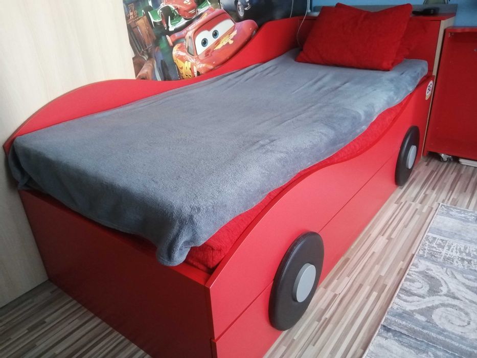 Легло-кола на 2 нива с матраци, ракла и предница за кормило