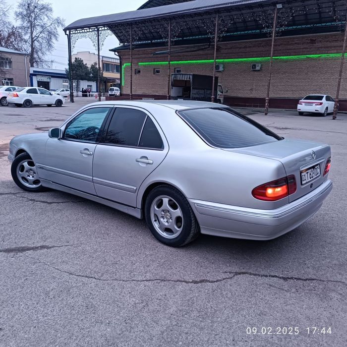 Mercedes Benz E200
