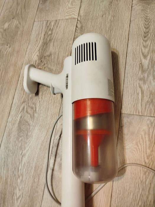 Пылесос вертикальный