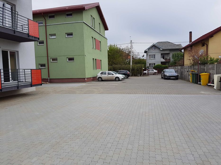 Proprietar, locuinta etaj 1 in cladire noua CU PARCARE IN CURTE