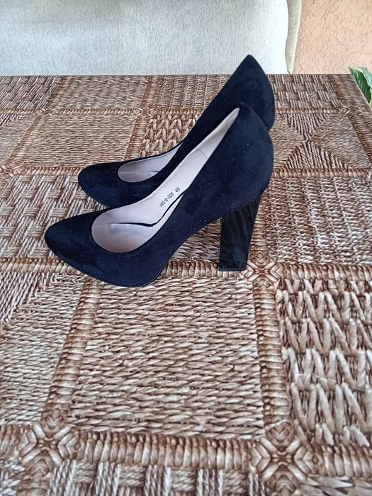 Обувки с висок ток