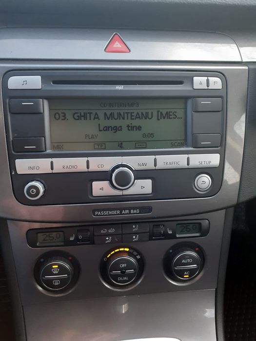 Vând Volkswagen Passat