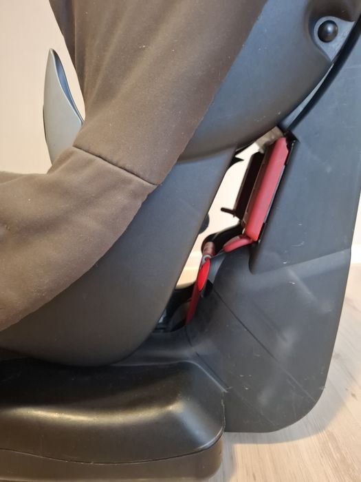 Универсално детско столче за кола Maxi Cosi.