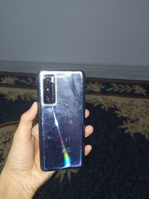 Redmi Note 10s и vivo V20 se