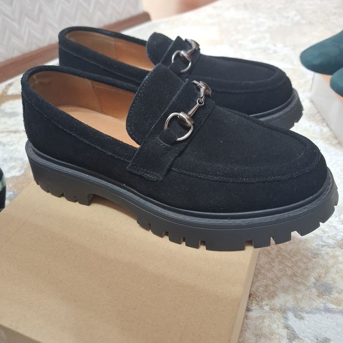 Продам лоферы черные