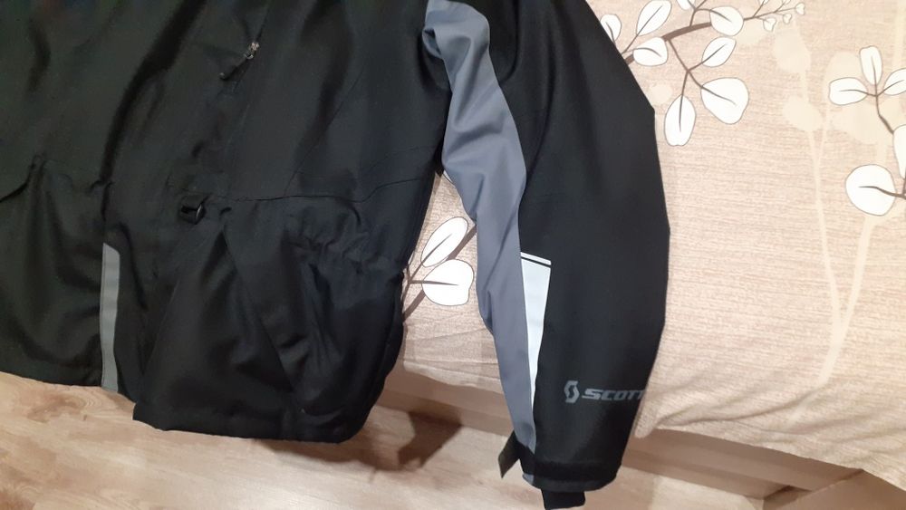 Продавам  зимно яке SKOTT
