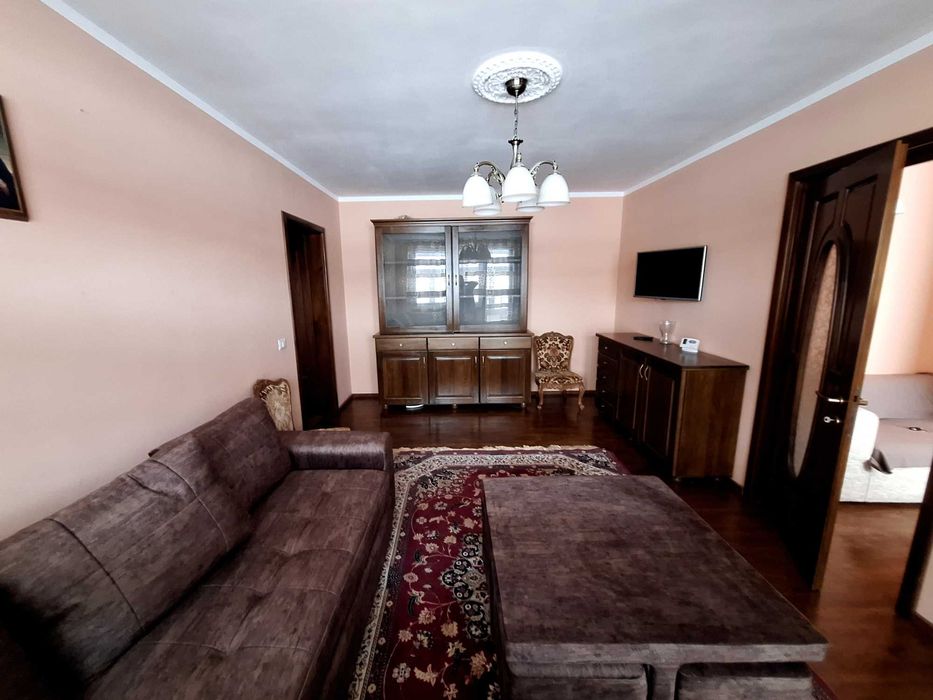 Se vinde apartament cu 3 camere mobilat si utilat!