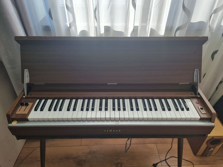 Vând Instument Muzical (Pian/Pianina)