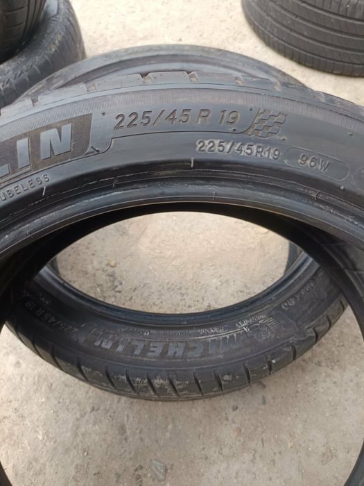 225/45/19 2броя Michelin PilotSport⁴.Гумите са в перфектно състояние,б