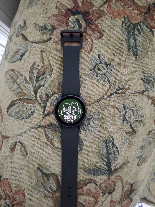 Часы  самсунг  вач4.