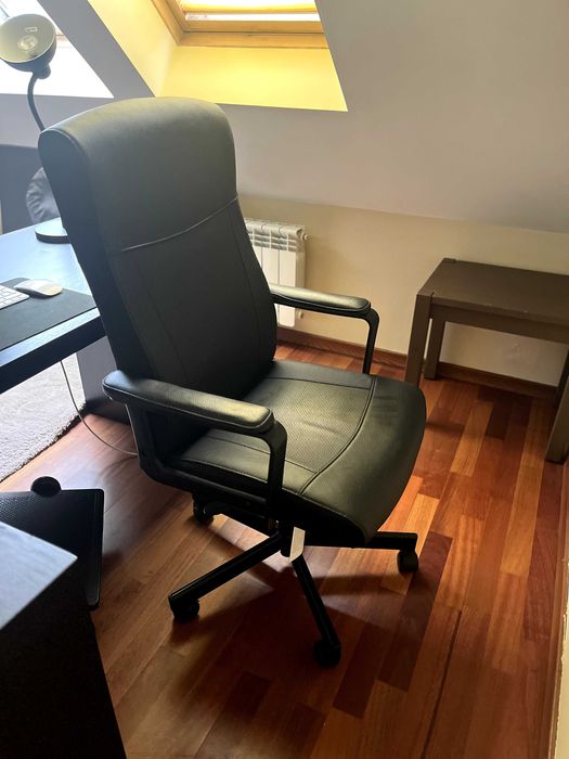 Въртящ се стол за бюро