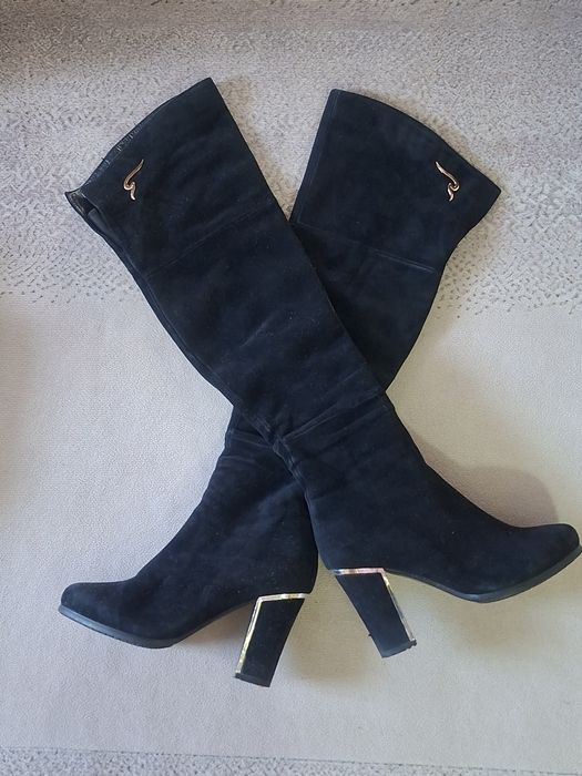 Отдам бесплатно  Жилетка, и три кофты за ФРУКТЫ.