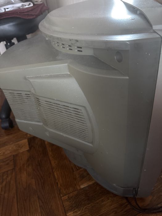 Телевизор LG модель номер RT-21CA80VE