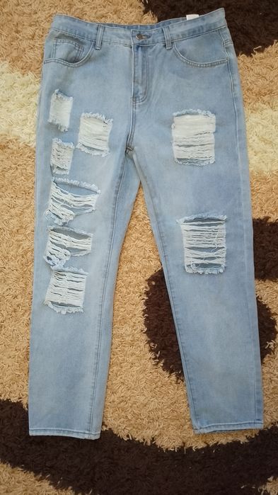 Pantaloni rupți de bărbați noi