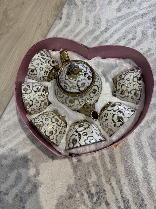 Продам сервиз чайный