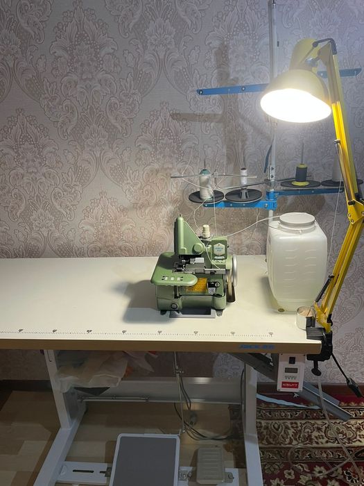 Продается швейная машина,  ковровый оверлок.