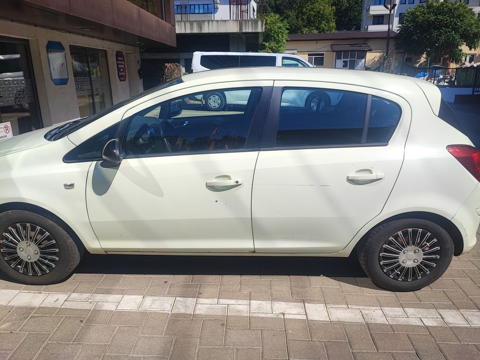 Opel CORSA benzina manuală 2011