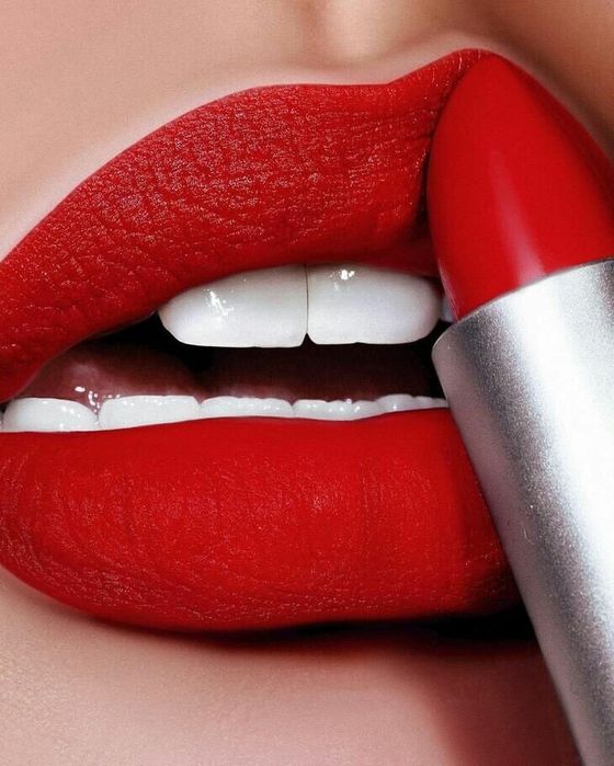 Помада NOTE красная