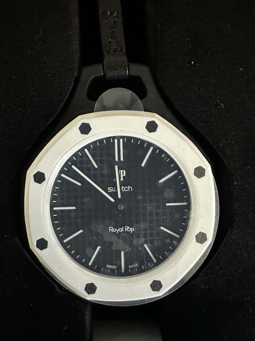 Audemars x Swatch AP Royal Pop -  Huit Blanc Ocho Negro Налични