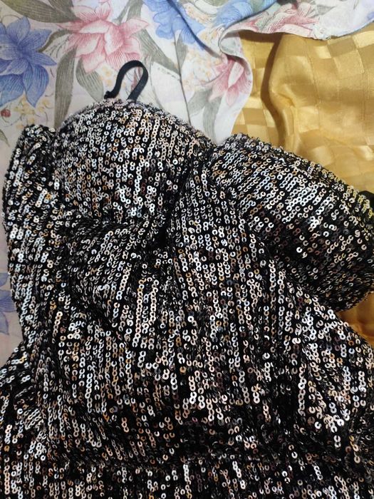 Сребърна рокля с пайети