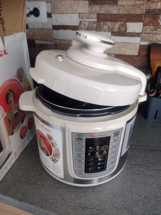 Vând oala sub presiune Moulinex