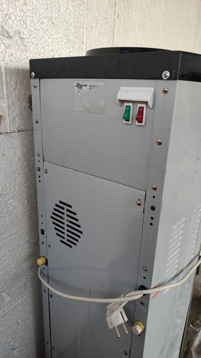 Срочно продам Диспенсер для горячей и холодной воды