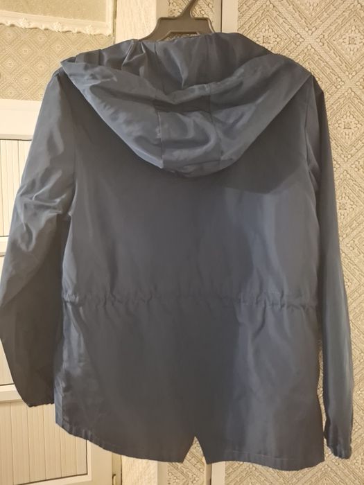 Продам ветровку на мальчика.