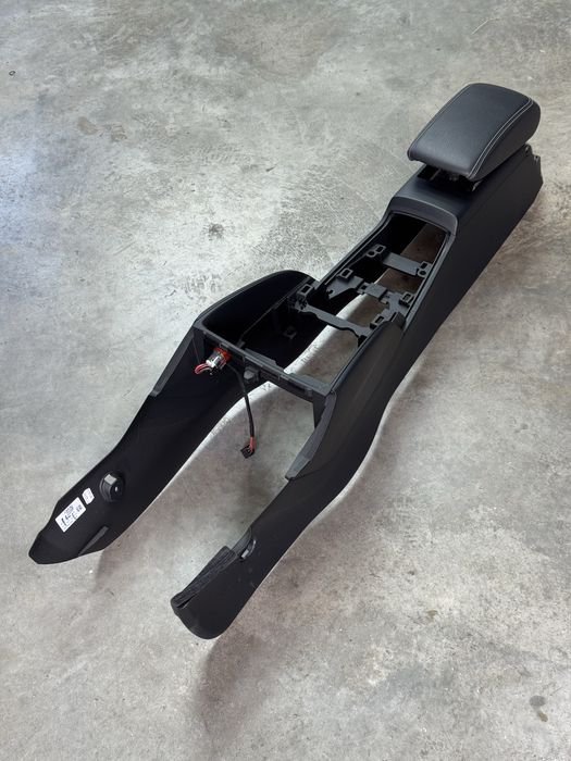 Барче Конзола с подлакътник от Audi A3 S3 8V