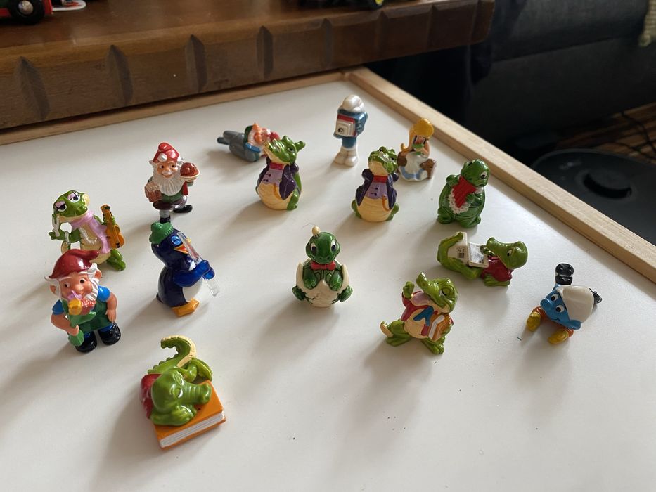 Kinder играчки от шоколадови яйца