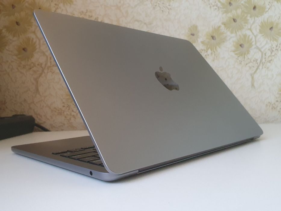 MacBook air m2 16/512 гб